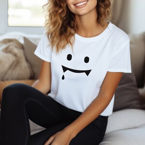 Halloween Tee - Vampire smile - White tee - Pumpkin season - Fall vibes
