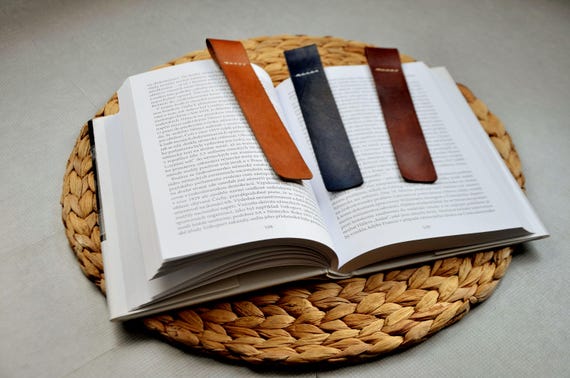 Bookmark/Personalised Leather Bookmark/Reading guide/Readers gift/Gift for bookworms/Gift for her/Gift for him/Birthday gift/Bookmarker