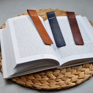 Bookmark/Personalised Leather Bookmark/Reading guide/Readers gift/Gift for bookworms/Gift for her/Gift for him/Birthday gift/Bookmarker
