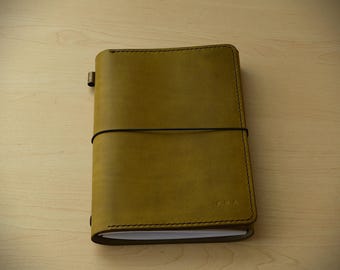 Handgefertigtes Leder Trifold Journal: Genähte Taschen, nachfüllbares Notizbuch