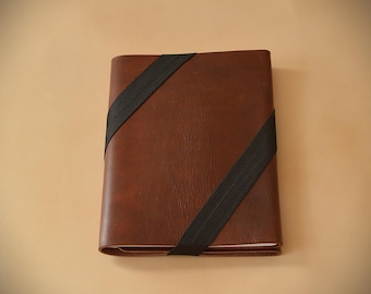 Organizer Everbook in pelle A4 A5 B6 A6, chiusura elastica diagonale, accessorio professionale e funzionale.