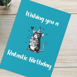 Desea un cumpleaños de Ratty a la persona que amas. Enviado desde EE. UU. 3 tamaños. Una tarjeta de cumpleaños adorable para cualquier fanático de las ratas.