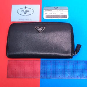 Carteira feminina Prada Milano vintage de couro, longa, 7x4, com certificado de autenticidade