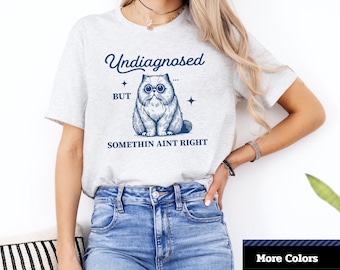 Maglietta grafica "Undiagnosed Cat": maglietta unisex per la consapevolezza della cura di sé