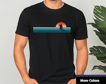 Retro Pickleball Player T-Shirt: Unisex Jersey Tee