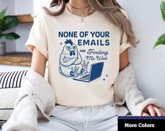 Maglietta grafica con pollo umoristico: "Nessuna delle tue email" Maglietta unisex