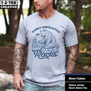 Easily Distracted Bear Tee, Fun Animal T-Shirt, Perfect Gift for Nature Lovers, Casual Wear, Outdoor Adventure Shirt
