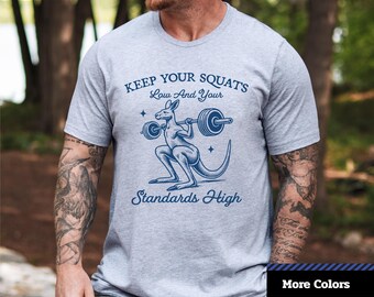 Camiseta divertida de Kangaroo Gym: Sentadillas bajas, estándares altos