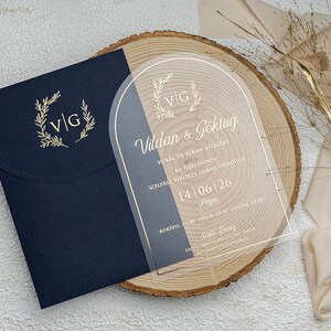 Oval Acrylic Wedding Invitation Card with Gold Border - Gold Foil Monogram Dark Navy Blue Envelope, Curved Arched Leaves Clear Transparent