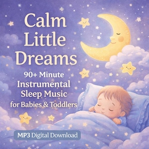 Op de afbeelding: Digitale download cover voor "Calm Little Dreams", instrumentale slaapmuziek voor baby's en peuters. De afbeelding toont een slapende baby, een lachende maan, sterren en wolken tegen een paarse achtergrond. Tekst bevat "90+ Minute Instrumental Sleep Music".