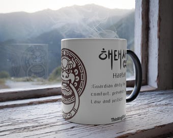 Tazza coreana Guardian Haetae Color Morphing: design unico a forma di pomello con scritta hangul, 325 ml