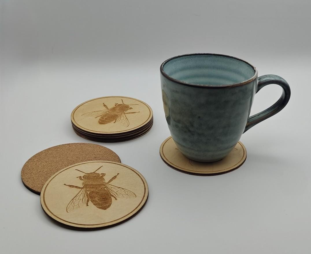 Bijenmotief houten onderzetters van Craftygiftsplace