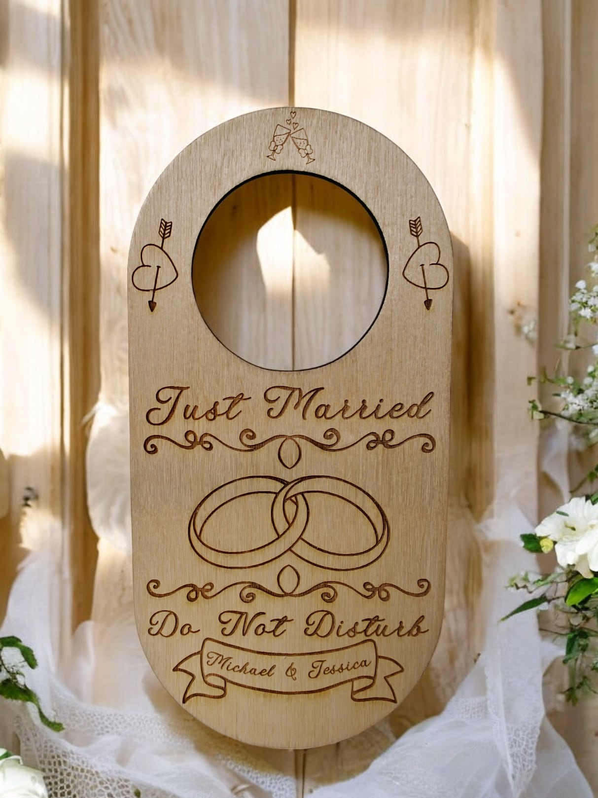 Gepersonaliseerde deurhanger voor pasgetrouwden van Craftygiftsplace