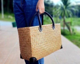 Handwoven Krajood Basket: Eco-Friendly Southern Thailand Handbag