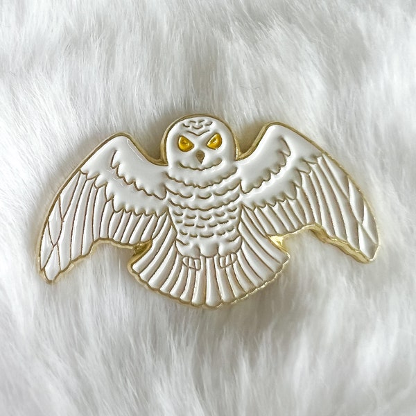 Snowy Owl Enamel Pin, Witchcraft and Wizardry, Owl  Badge, l Brooch, Backpack Accessories, Magical School Pets, White Owl Lapel