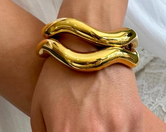 Sculptural Shiny Golden Chunky Wavy Open Cuff Bracelet: Sturdy 18K Gold Plated Stainless Steel Stackable Band