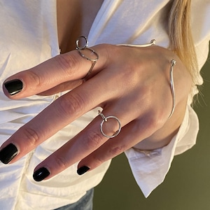 Two Interlocking Circle Ring• Antique Silver Dainty Ring• Geometric Statement Circle Urban Ring• Stackable Modern Minimal Ring By ToughCandy