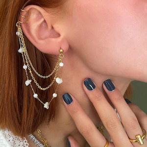 Pendiente de botón simple con cadena de múltiples conchas de acero inoxidable dorado • Pendiente tipo brazalete minimalista estilo bohemio • Pendiente elegante de triple cadena de ToughCandy