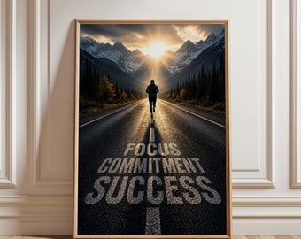 Könnte beinhalten: Ein gerahmter vertikaler Wandkunstdruck mit einem Läufer auf einer asphaltierten Straße, die bei Sonnenaufgang auf schneebedeckte Berge zuführt. Der Text FOCUS COMMITMENT SUCCESS steht in großen weißen Buchstaben auf der Straße.