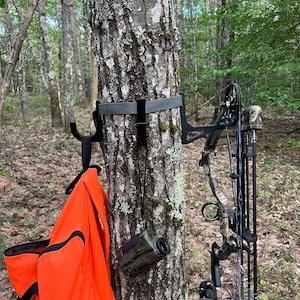 Bow hunting hanging tree hooks