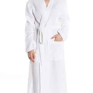Extra-Soft Organic Turkish Cotton Muslin Bathrobe With A Lightweight 4-Layer Weave And Timeless Kimono Design
