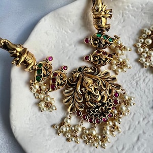 GANESH - Antique temple short matte gold plated necklace with earrings N3028