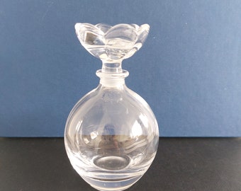 Weinlese-Kristallparfüm-Flasche, Blumenblüten-Stopper, Eitelkeitsdekor