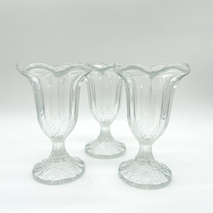 Vintage 1950s Fidenza Tulip Clear Glass Dessert Cups – Set of 3 Elegant Ruffled Ice Cream Dishes – Footed Pedestal Bowls