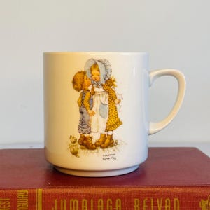Kubek vintage w stylu Sarah Kay | Estetyczna filiżanka do kawy Holly Hobbie | Rustykalna ceramiczna filiżanka do kawy z lat 70. | Rustykalny wystrój kuchni w stylu retro i hygge