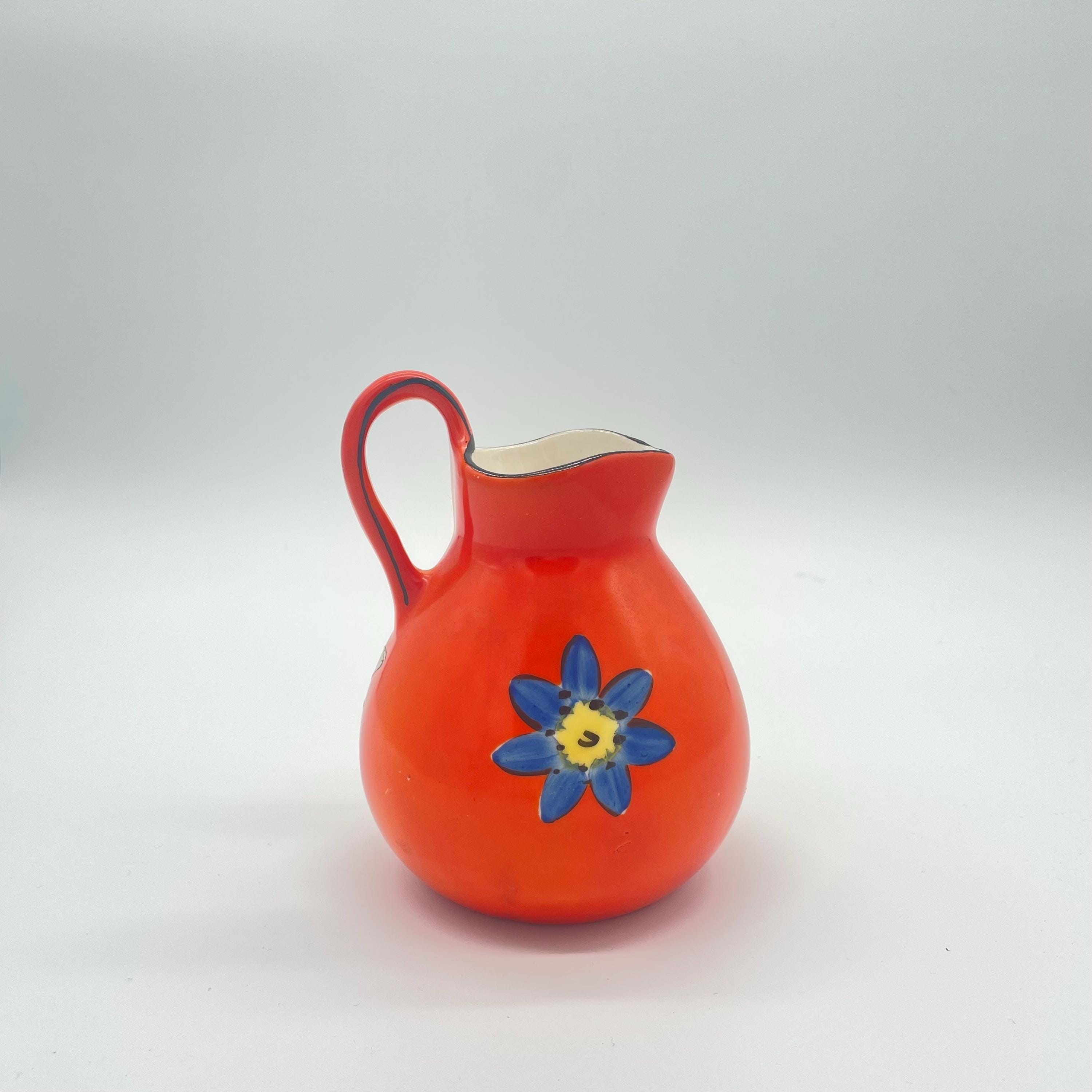 ヴィンテージの小さなオレンジ色の手描きの陶器の花瓶、葉のディテール