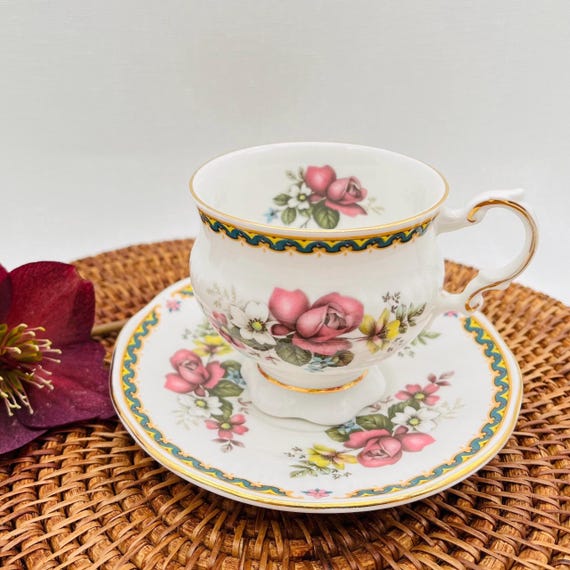 Vintage elisabethanische Cambridge Tasse & Untertasse | Fine Bone China England | Goldrand Teetasse 1960er Jahre