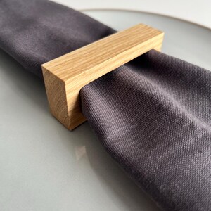 Set di anelli portatovaglioli rettangolari in rovere, anelli portatovaglioli in legno di noce, bomboniere, decorazioni per la tavola in legno