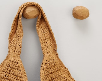 Conjunto de 5 ganchos geométricos para parede, em madeira de carvalho natural, com facetas, ideais para armários e outros ambientes. Ecológicos, com puxadores geométricos em carvalho.