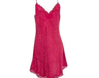 Vestido lencero de satén salmón con etiqueta dorada de Victoria's Secret