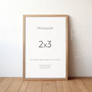 2x3 Holzrahmen Mockup Vertikale Saubere Minimalistische Wand Gerahmte Kunst. 2:3 Saubere Holzrahmen Vorlage. Transparentes PNG, JPG, PSD Smart Objekt