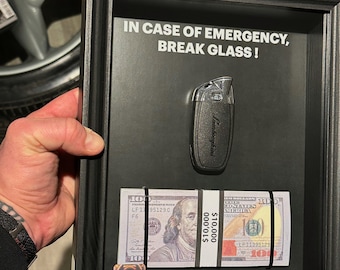 Cadre "In Case of Emergency" avec Clé Lamborghini et Liasse de Billets de 10k - Édition Limitée à 20 Exemplaires!  Cadeau homme