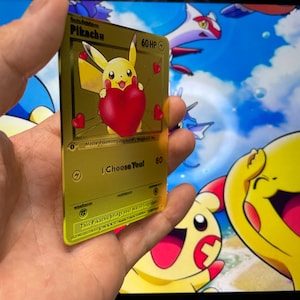 Te elijo a ti – Pikachu con un gran corazón, tan grande como tu amor. Tarjeta de Metal Dorada ¡Un regalo único e inolvidable!