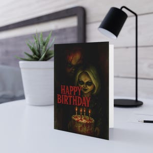Tarjetas de felicitación de cumpleaños góticas con ilustraciones de fanes inspiradas en Chucky y Tiffany, tarjeta espeluznante para amigos, cumpleaños de Halloween, tarjetas de terror, celebración oscura