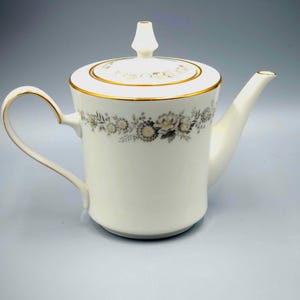 Vintage Noritake Model 7564 Virginia Teapot.  Ivory China  Japan, 1950&#39;s Porcelain