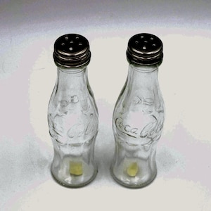 Vintage Coca Cola Salz- & Pfefferstreuer, 1990er Jahre, Made is China.