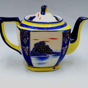 Vintage Hand Painted Moriyama Teapot. Pagoda Scene, Octagonal, Cobalt Blue/Yellow Gold accents, Japan, 1920-1930
