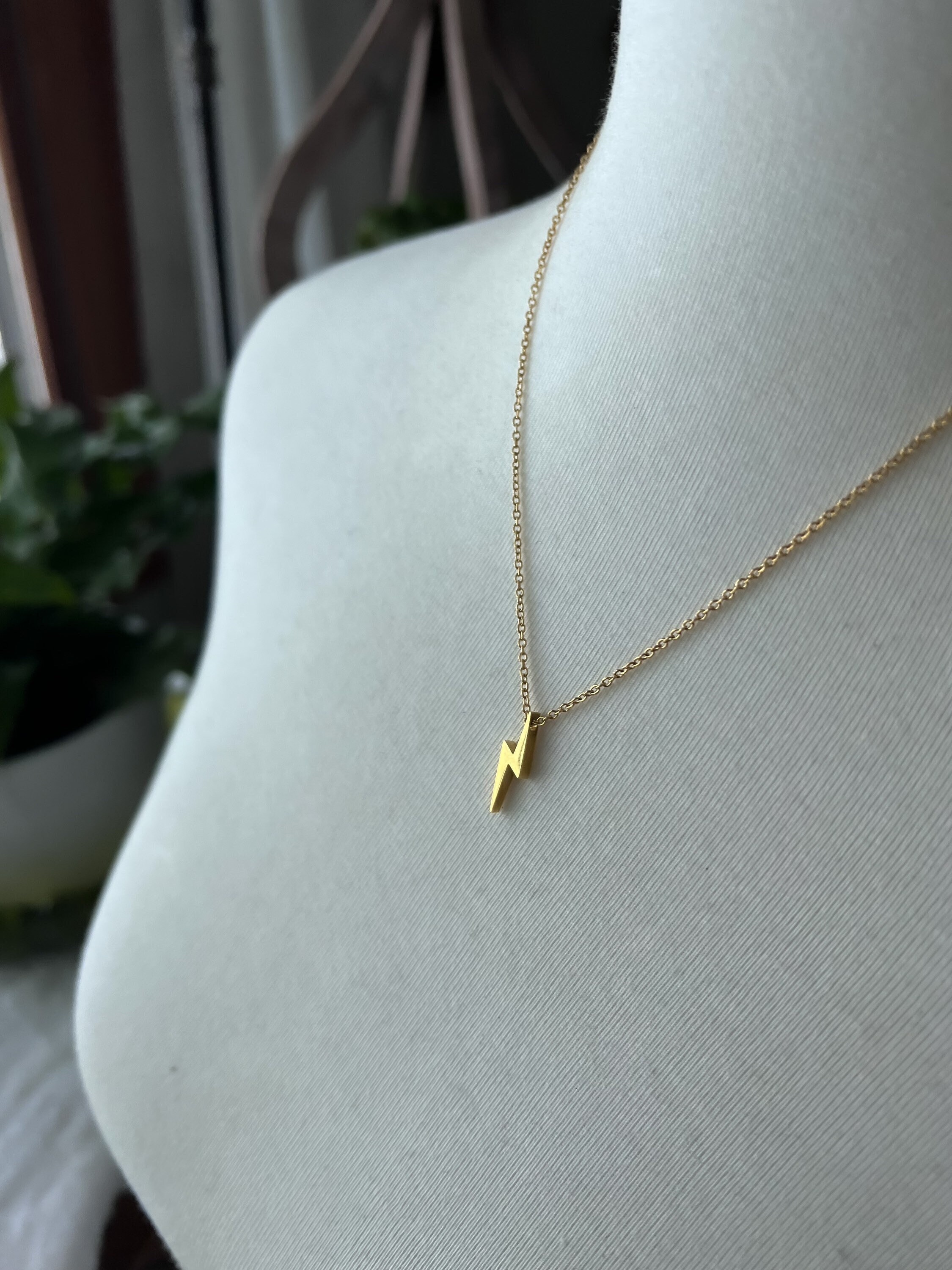 Collane a forma di fulmine in acciaio inossidabile per donne e uomini, semplice collana punk da strada con ciondolo a forma di fulmine, gioielli, regalo ispiratore unisex