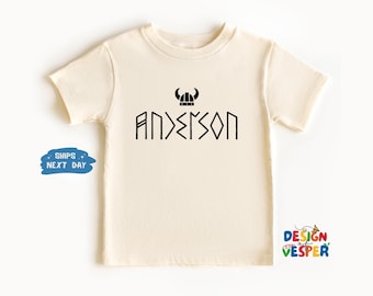 Camiseta vikinga personalizada con nombre y alfabeto de runas, ideal como regalo de cumpleaños para niños, ideal como camiseta a juego.