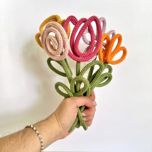 Knitted Wire Flower Decor| Personalized Gift For Her| Unique Gift for Teacher or Friend| Standing Floral Art| Desk Decoration