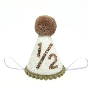1/2 Geburtstagsmütze: Weiss & Glitzer, Wollbommel