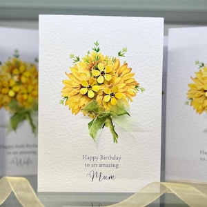 Sonnenblume Geburtstagskarte für Mama, Handgemachte Geburtstagskarte für Mama. Dekoriert mit 3D Blumen, Edelsteinen und Grünem Band. Mama, Mama