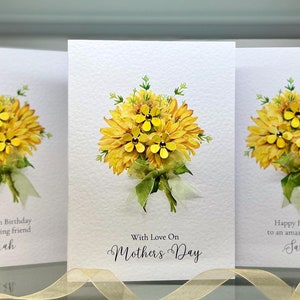 Carte de bouquet de tournesols pour la fête des mères, carte de tournesol faite main pour maman le jour de la fête des mères. Orné de fleurs 3D, de pierres précieuses et d'un ruban vert