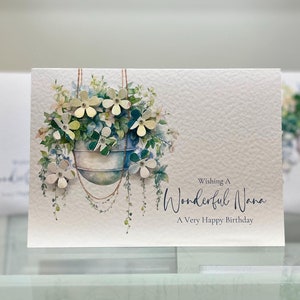 Une jolie carte d'anniversaire pour votre grand-mère, carte d'anniversaire faite main de grand-mère, carte d'anniversaire de luxe décorée à la main avec des fleurs 3D, carte d'anniversaire de grand-mère