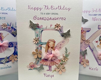 Carte de 7e anniversaire de fille, carte de fée du 7e anniversaire, carte de 7e anniversaire personnalisée, carte de fée décorée, n'importe quelle lettre, n'importe quelle relation.