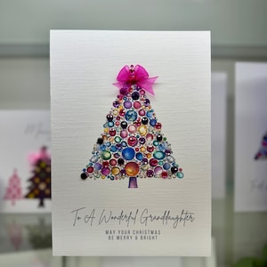 Carte de Noël personnalisée pour fille. Carte de Noël faite main pour petite-fille. Carte de sapin de Noël avec étoiles 3D, pierres précieuses et ruban rose